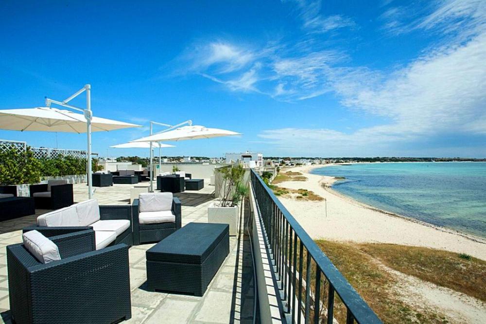 Gg77 Hotel La Spiaggia Torre Lapillo Exterior foto